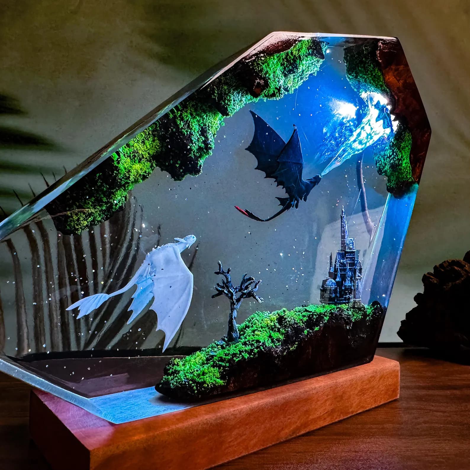 Dragon Battle Resin Lamp – Ice vs Dark Dragon LED Diorama – Fantasy Castle Scene Handmade Gift 6