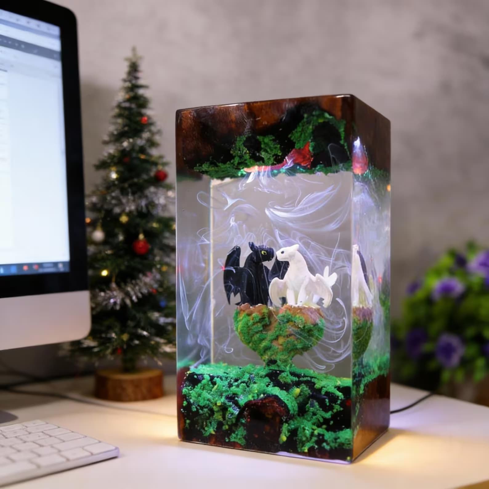 Handmade Dragon Couple Resin Lamp â LED Fantasy Night Light